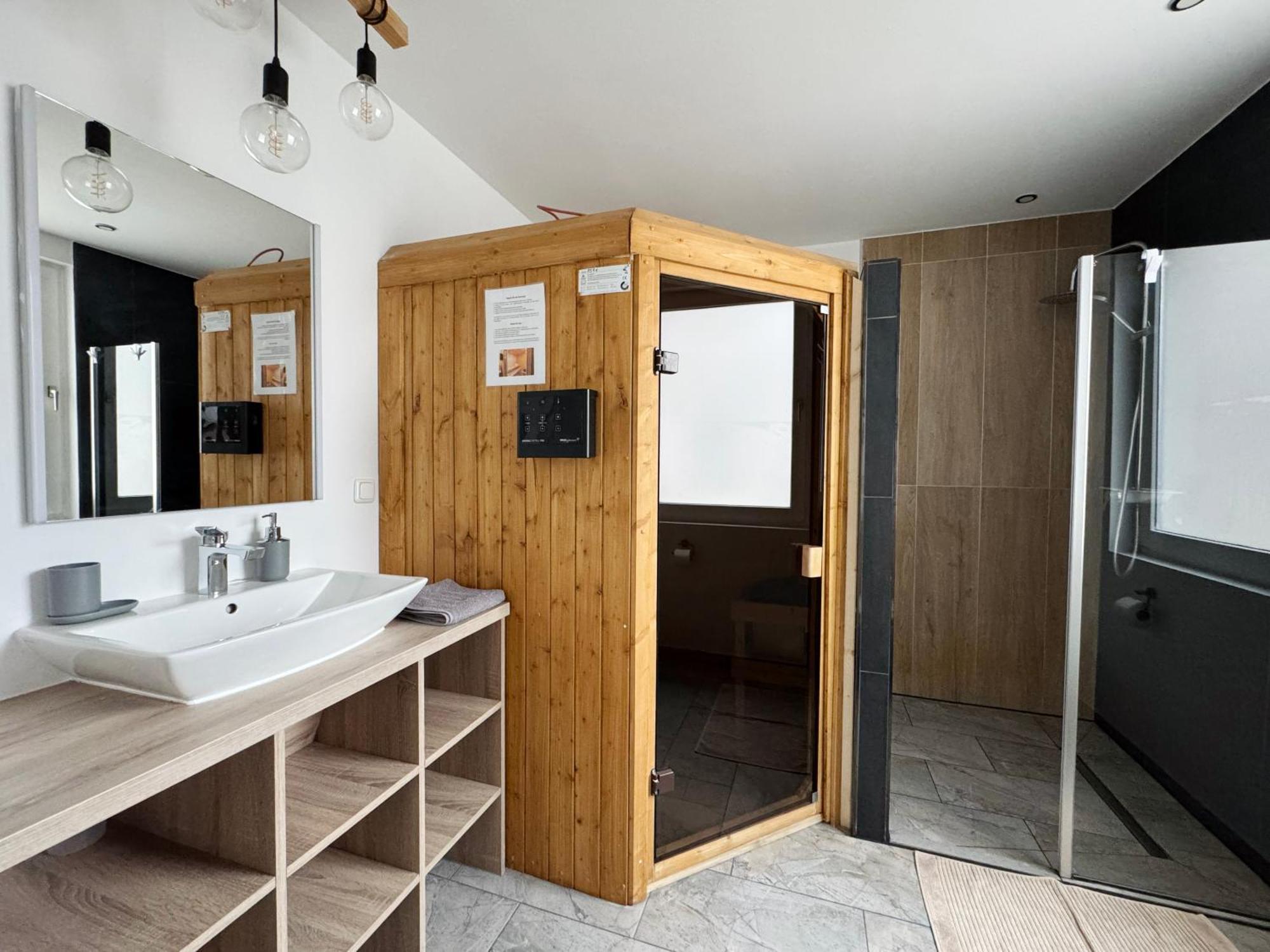 Huge Apartment With Sauna And Free Parking Duisbourg Extérieur photo